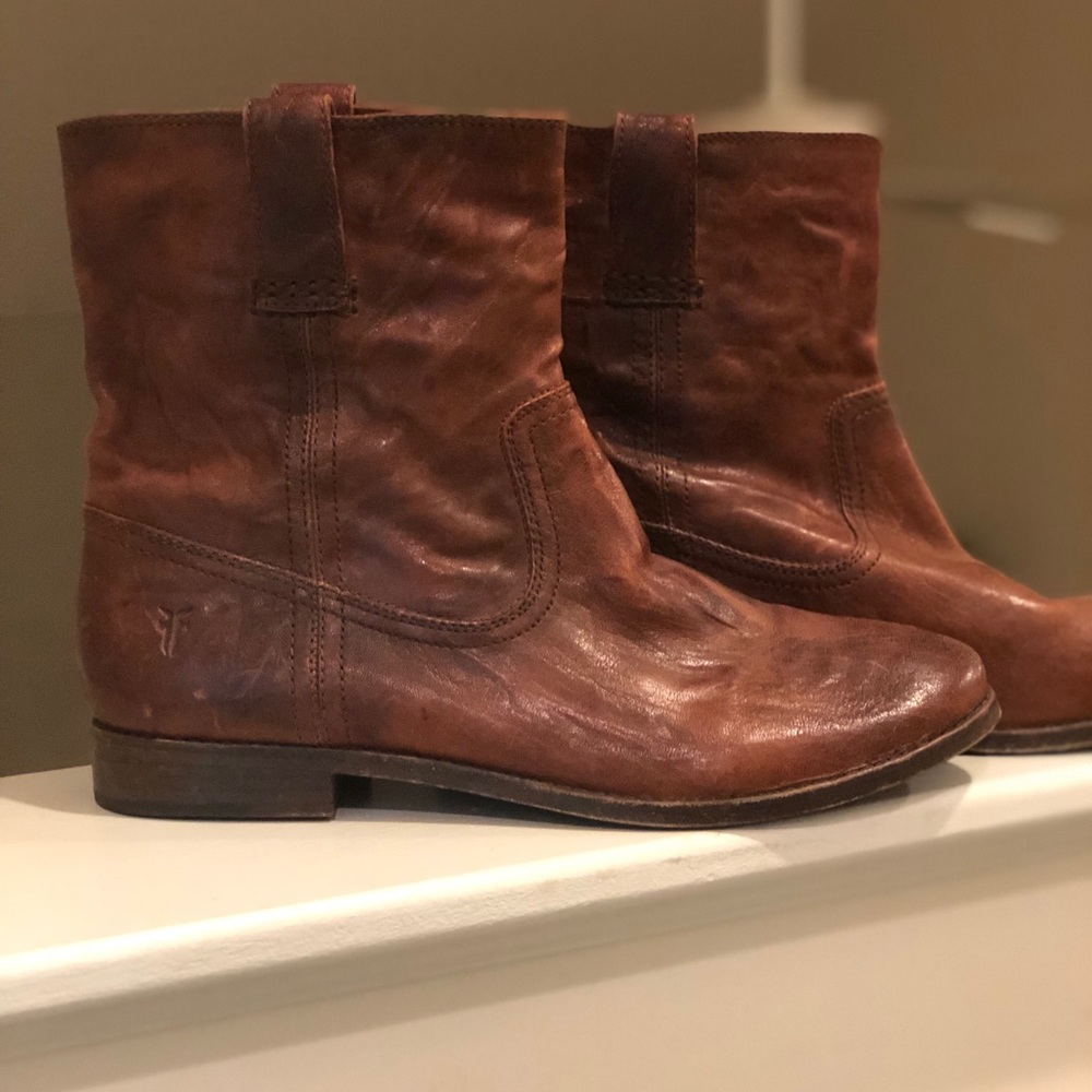 Amazing Frye Ankle boots!